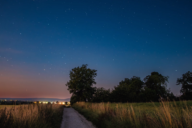 Blaue Stunde in Benthe, Am Hapkenberge